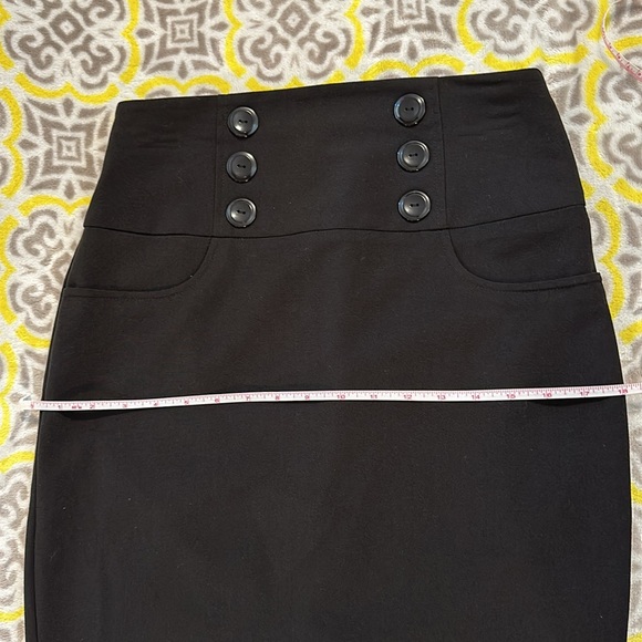 BCX black pencil skirt with button details and zipper - size 5 - Picture 5 of 11